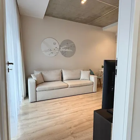 Nastrojowy 2 Pokojowy 6 Min Od Lotniska Apartament